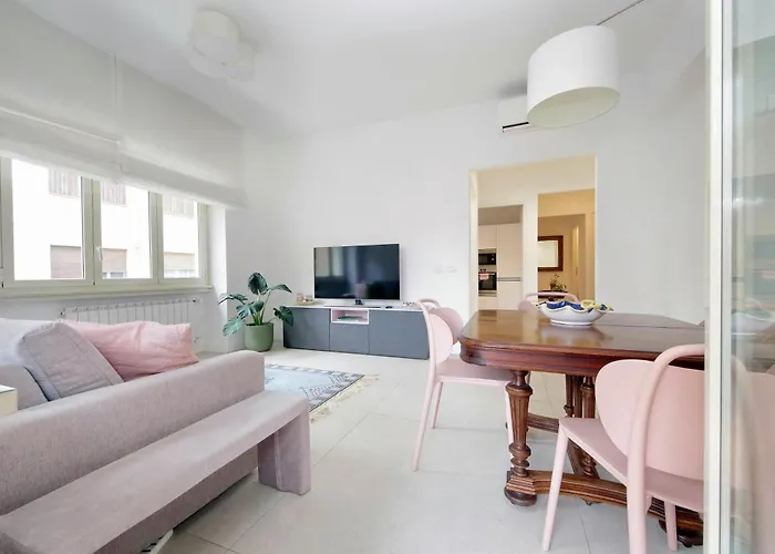 Welcome In Vatican Vista With Balcony Apartament